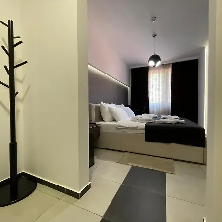 Pollock Hotel, Hotel