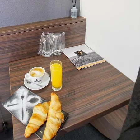 Pollock Hotel, Hotel